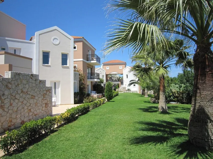 Lito Beach Hotel 3*-4