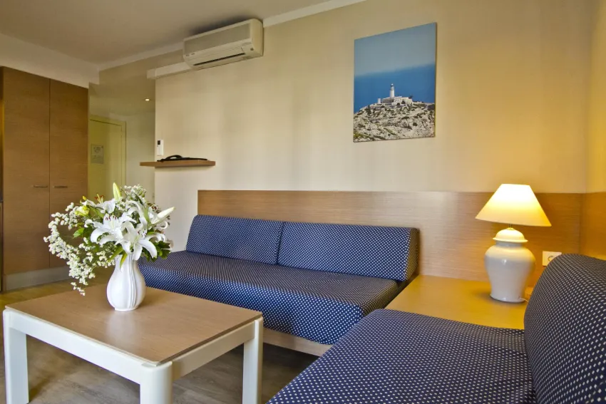 Flora Aparthotel 3*-4