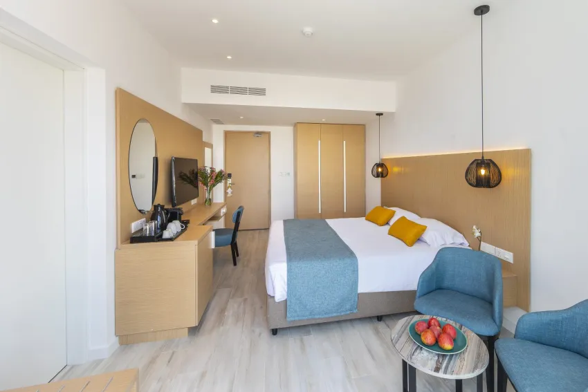 Leonardo Crystal Cove Hotel and Spa by the sea 4*-24