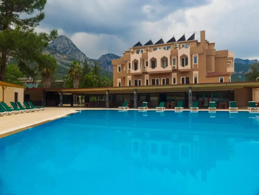 Alexius Beach Hotel 4*-1