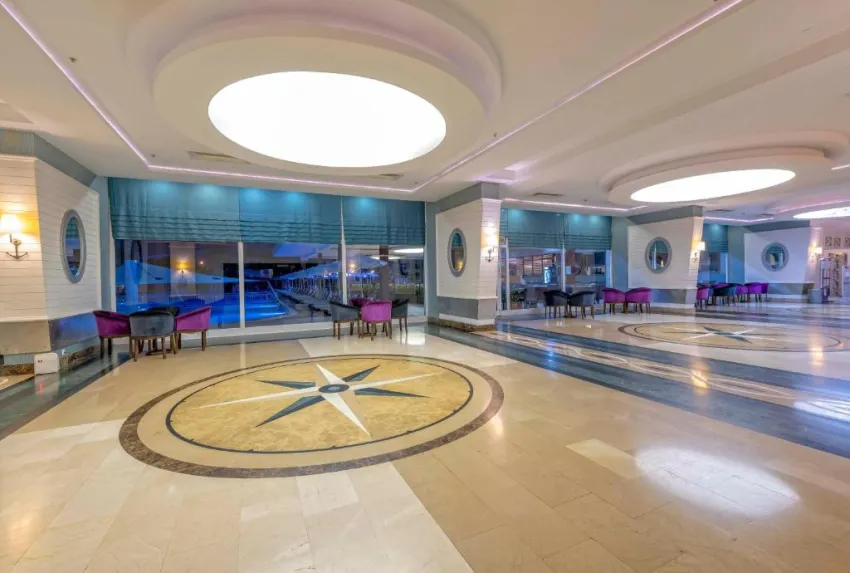 TRANSATLANTIK HOTEL & SPA  5*-13
