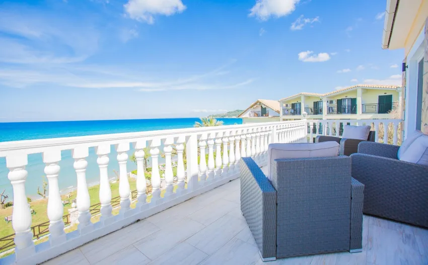 Laura Beach House 3*-1
