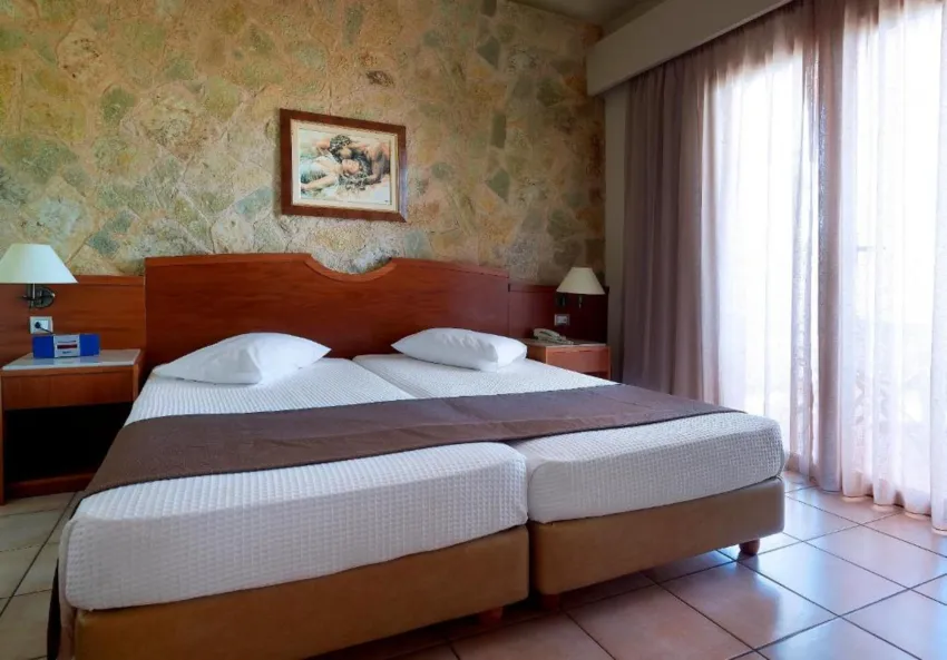 Elotis Suites 3*-8