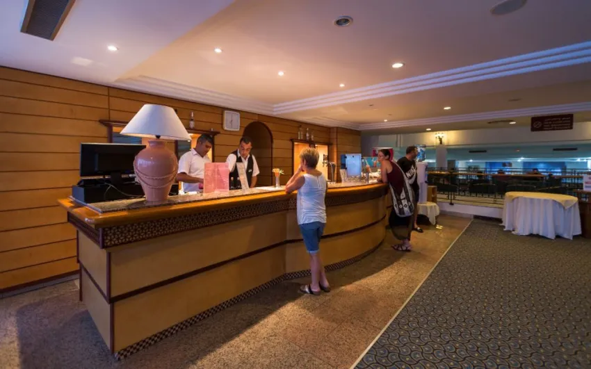 EL MOURADI SKANES  4*-8