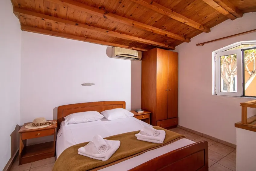 Golden Valentin 2*-16