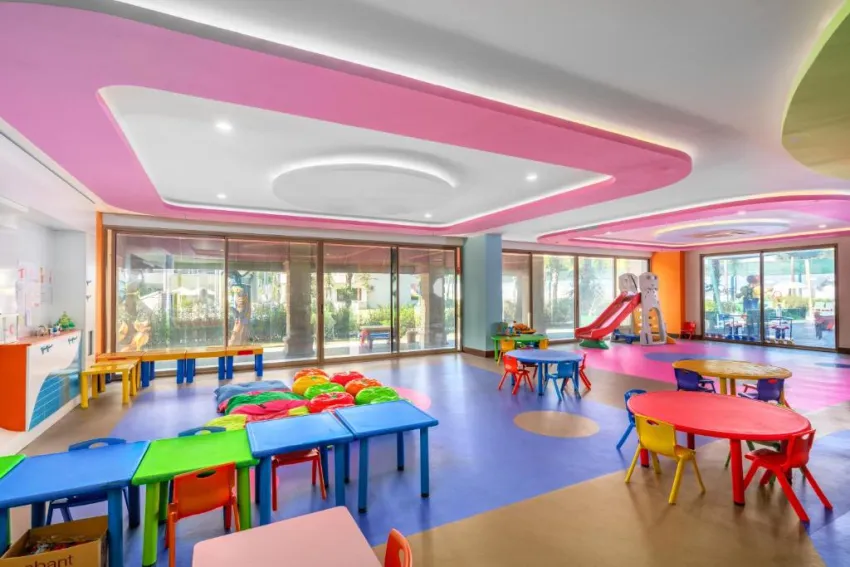 SUN HEAVEN QUEEN  4*-11