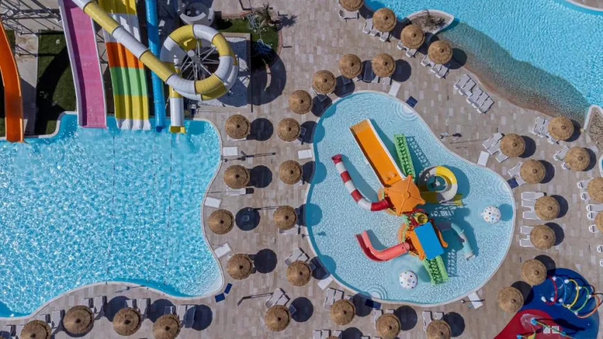 AMWAJ BEACH CLUB ABU SOMA  4*-63