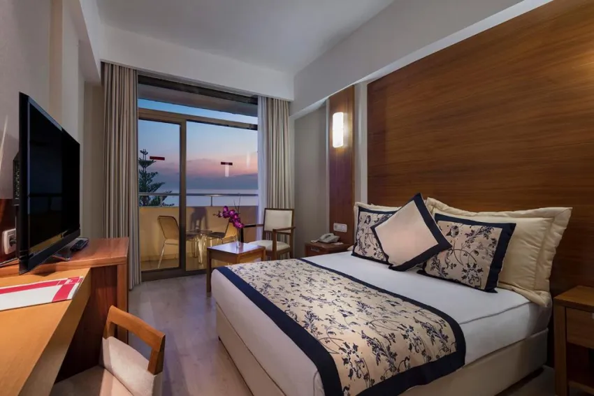 TRENDY SIDE BEACH (ADULTS ONLY 16+)  4*-25