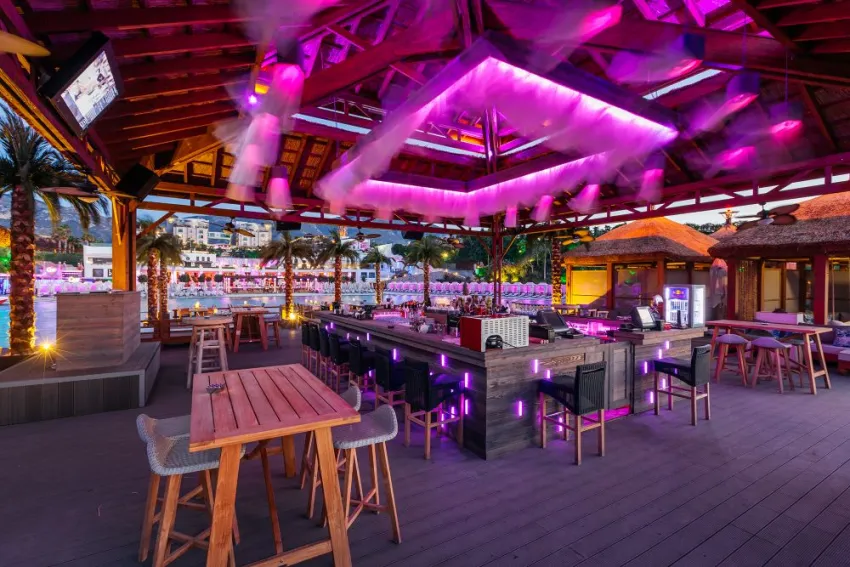 CRATOS PREMIUM HOTEL & CASINO & SPA  5*-38