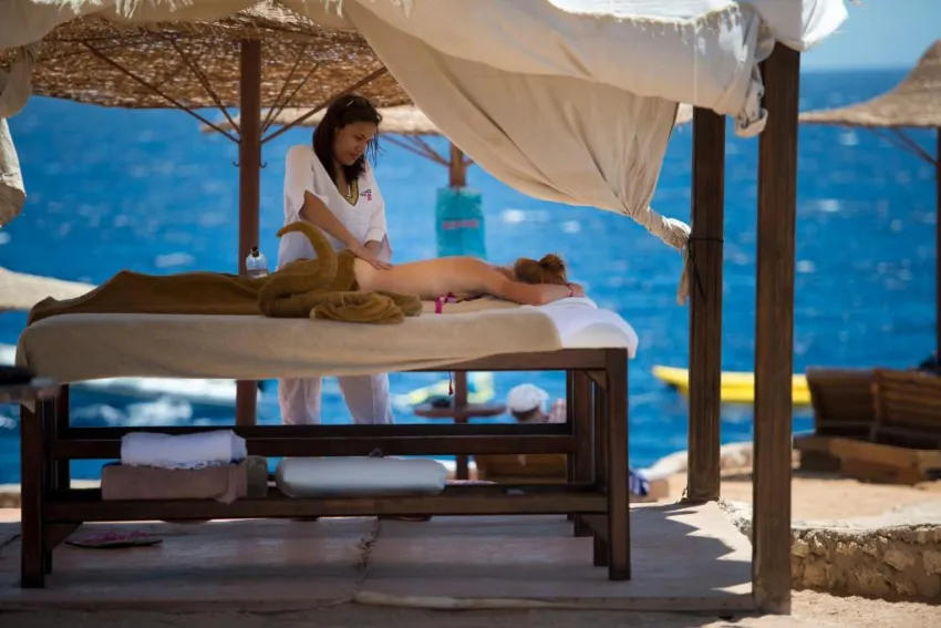 AMPHORAS BEACH  4*-40