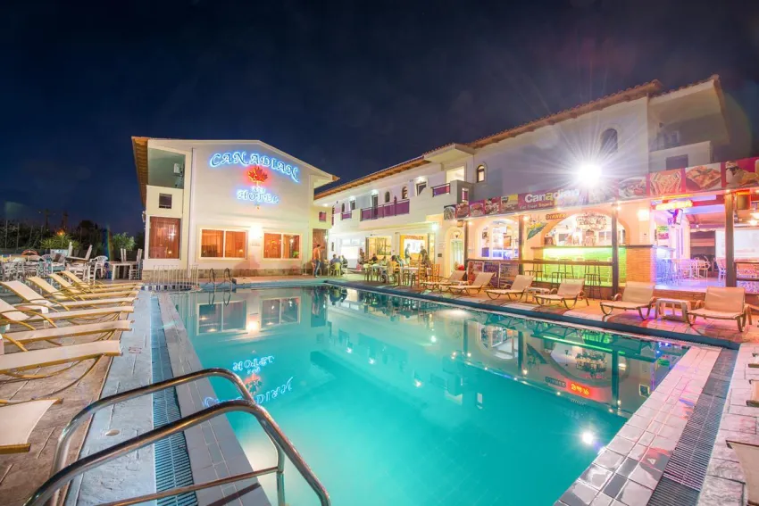 Canadian Hotel 3*-1