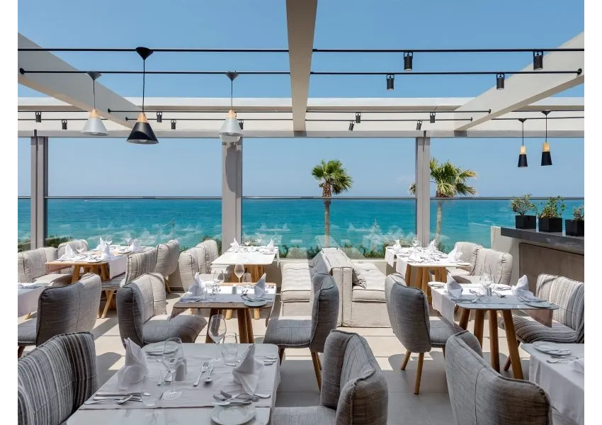 Ikones SeaFront Luxury Suites 4*-5