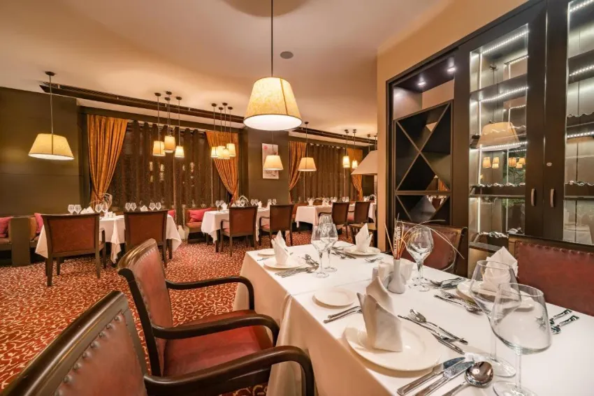 GRAVEL HOTELS SELECT  5*-8