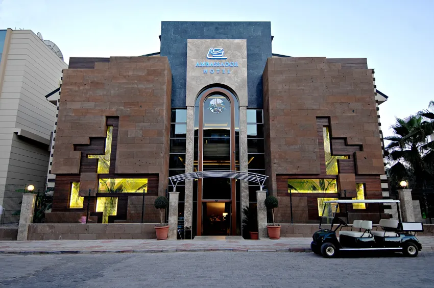 Ambassador Plaza Hotel 4*-3