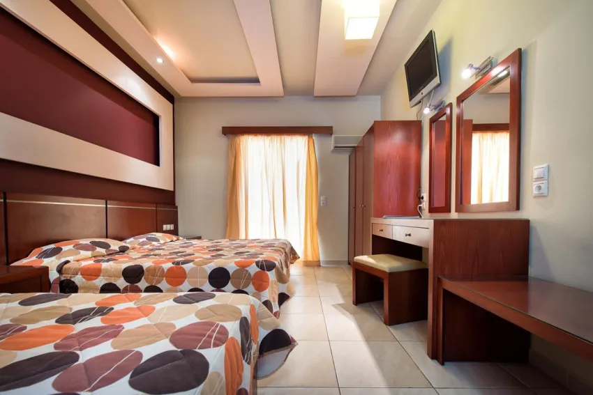 Canadian Hotel 3*-3