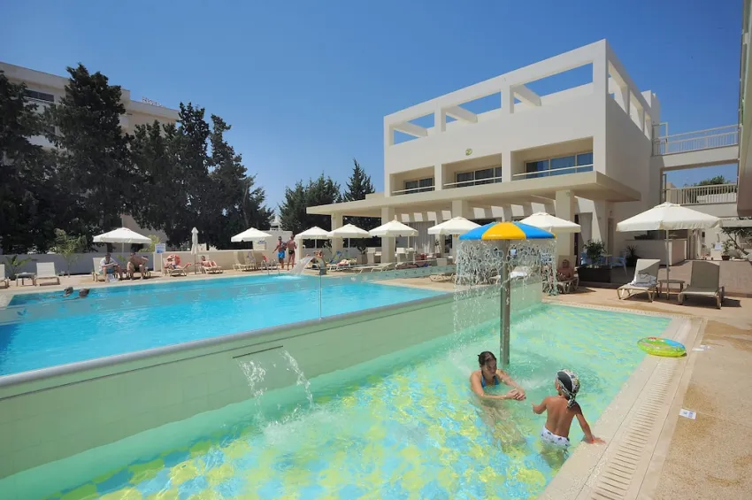 Nelia Gardens 4*-32