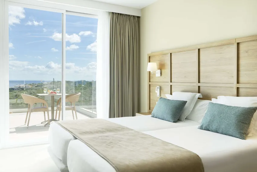 Iberostar Waves Cala Domingos 4*-7