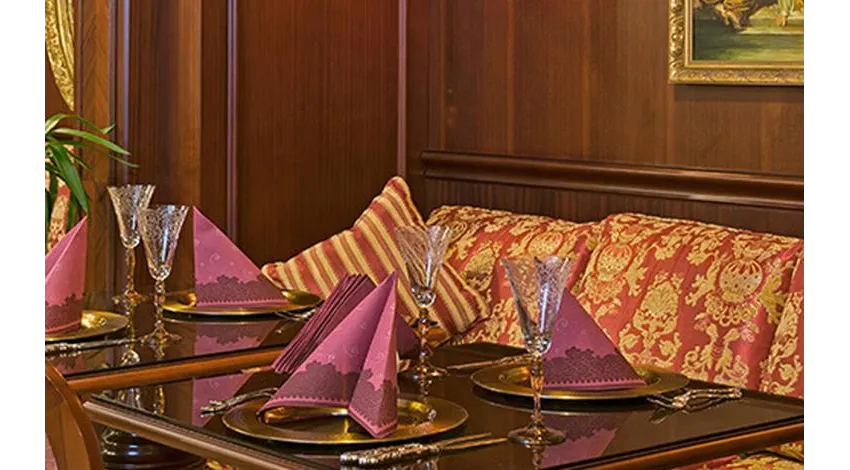 ANTIQUE ROMAN PALACE (ADULTS ONLY 16+)  5*-4