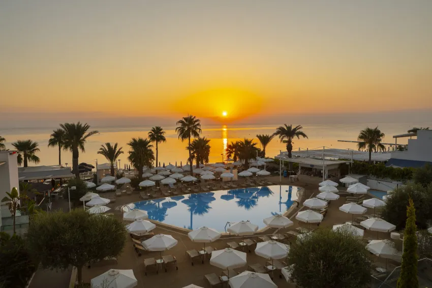 Vrissaki Beach Hotel 4*-11