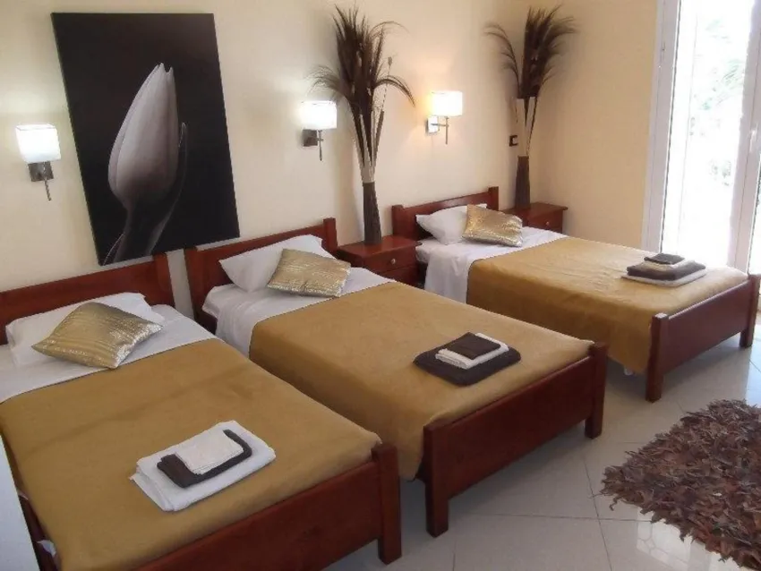 Mariana Hotel and Studios 3*-5