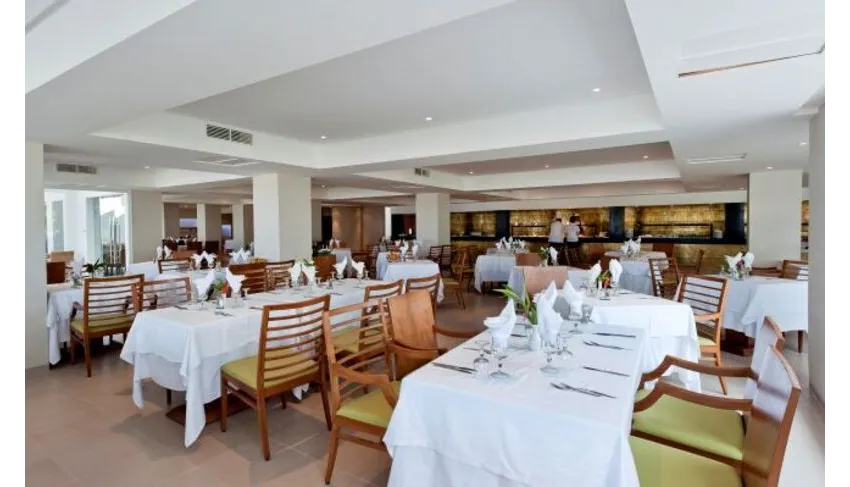 THE ORANGERS BEACH RESORT & BUNGALOW  4*-12