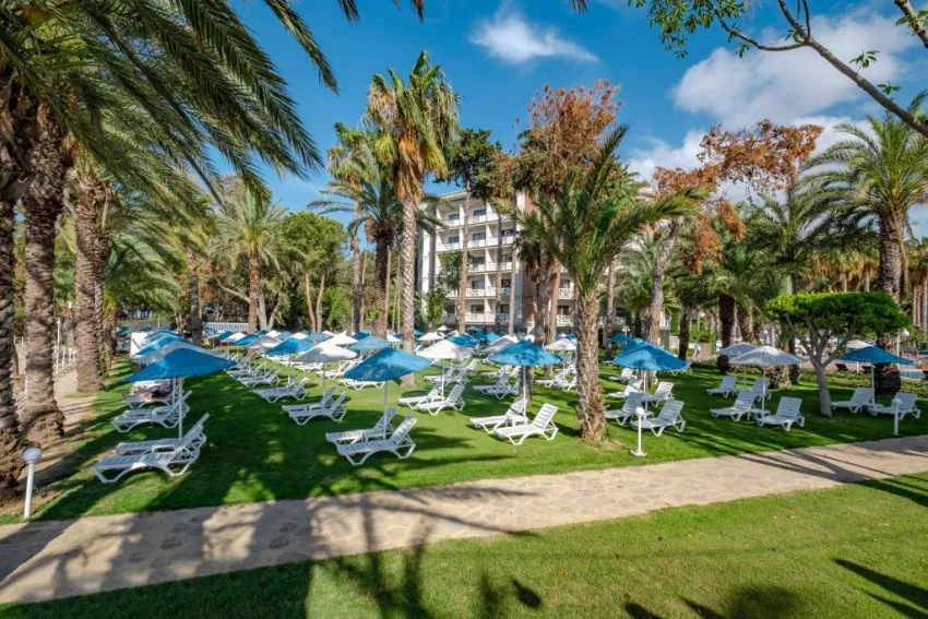 UTOPIA RESORT & RESIDENCE  5*-28