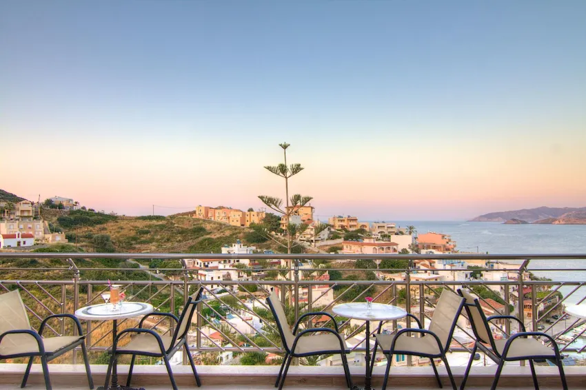 ATHINA APARTMENTS 3*-7