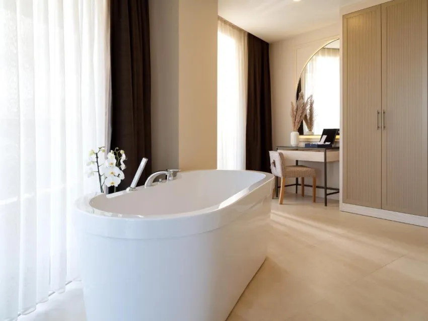 LIU RESORTS  5*-13