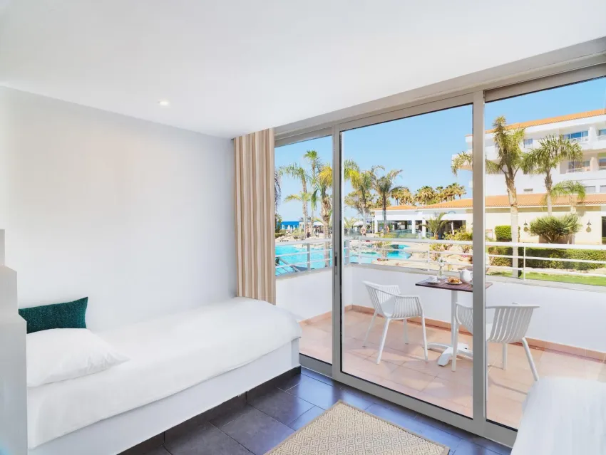 Leonardo Cypria Bay 4*-17