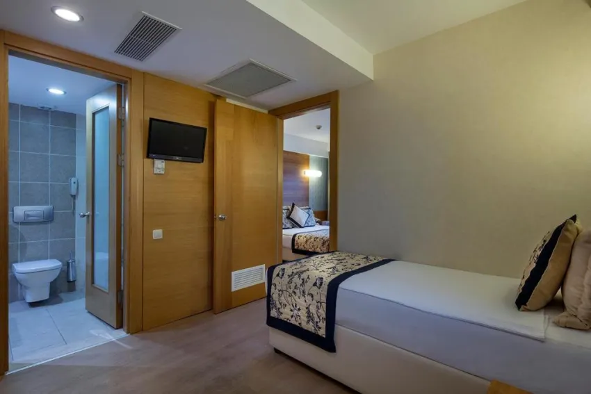 TRENDY SIDE BEACH (ADULTS ONLY 16+)  4*-20