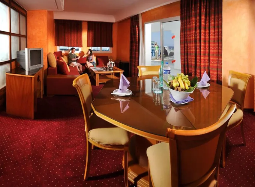 RIVIERA HOTEL  4*-7