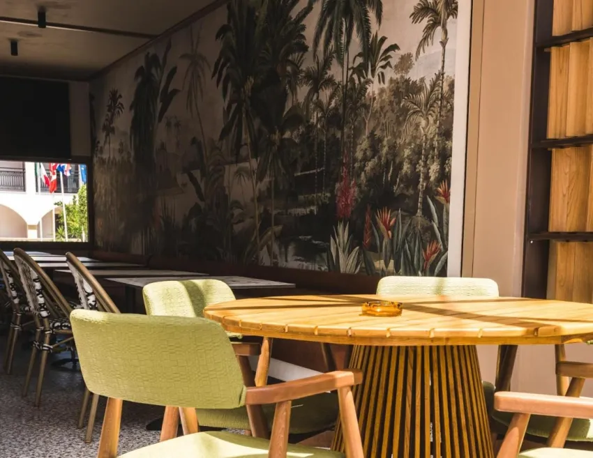 Canadian Hotel 3*-57