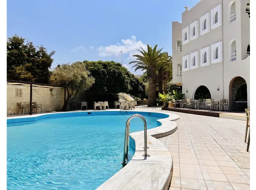 Karteros Hotel 3*-1