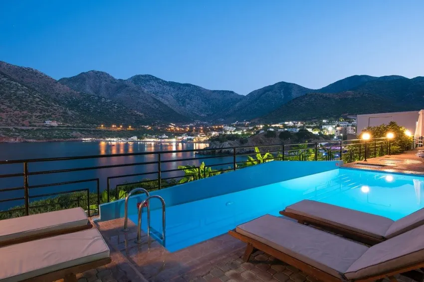 Troulis Apartments 2*-4