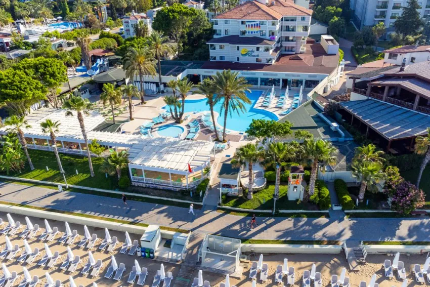SANDY BEACH HOTEL  4*-7