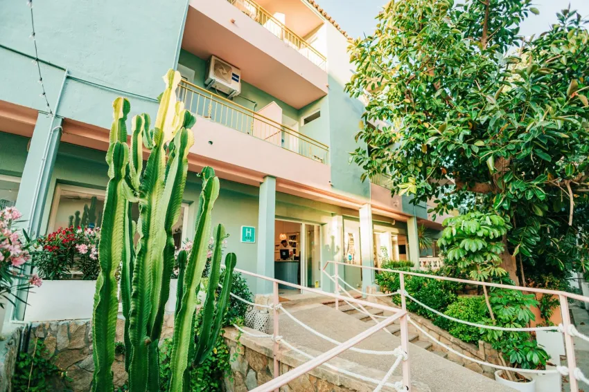 4U Miranda - Only Adults 3*-4