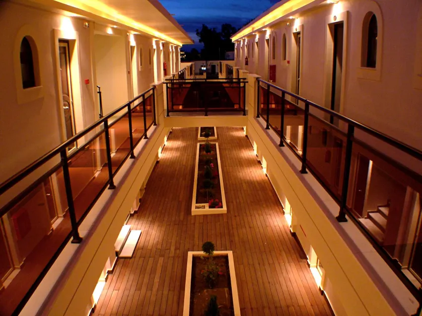 Canadian Hotel 3*-7