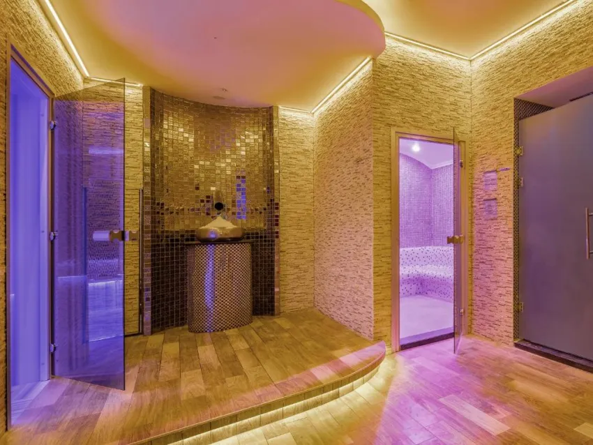 HOLIDAY INN ANTALYA LARA  4*-18