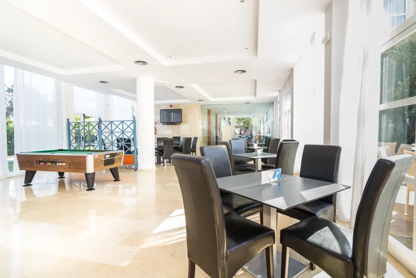 Zafiro Alzinar Mar 4*-36