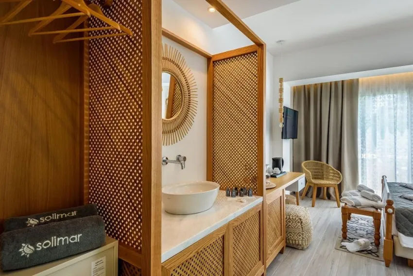 Solimar White Pearl (Adults Only 17+) 4*-18