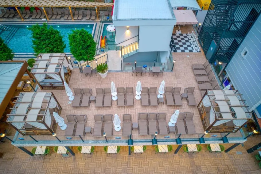 CLUB BIG BLUE SUITE HOTEL  4*-87