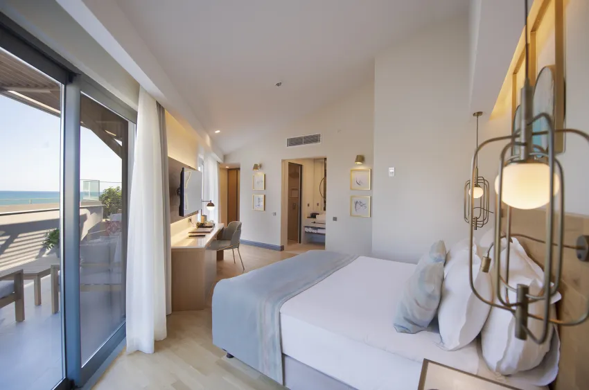 Miramare Beach Hotel 4*-8