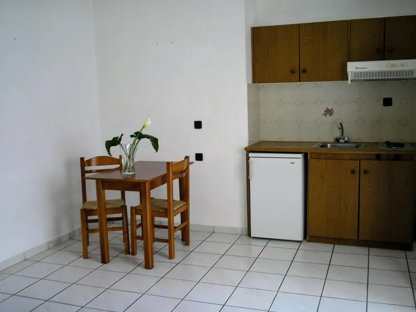 Iraklis Apts 3*-8