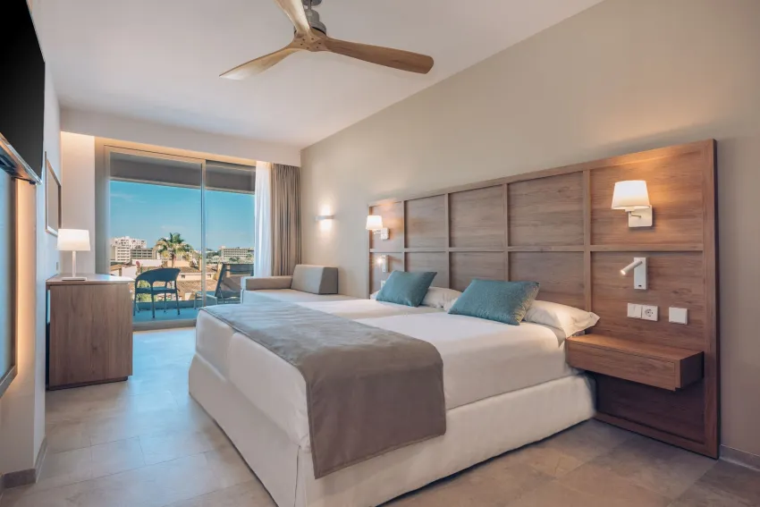 Iberostar Waves Cala Domingos 4*-5