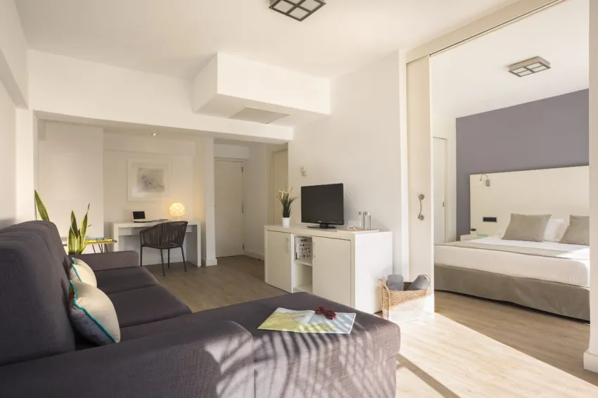 Las Gaviotas Suites Hotel 4*-19