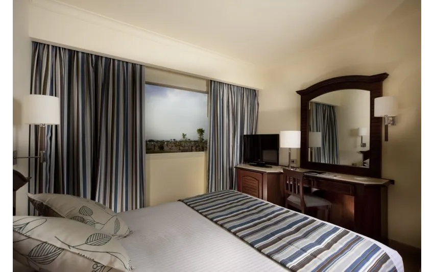 Coral Beach Resort Hotel 4*-4