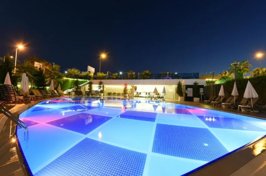 SUNPRIME C LOUNGE (ADULTS ONLY 16+)  5*-17