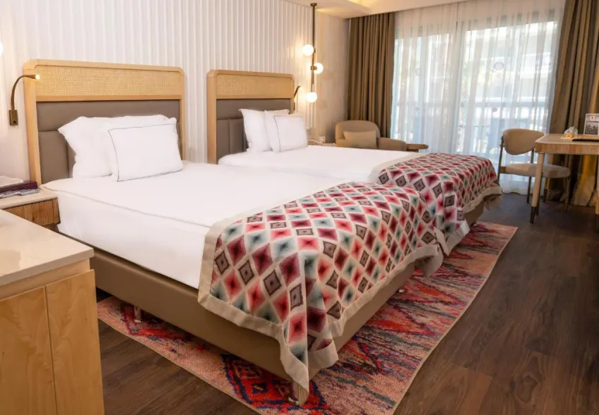 Lara Barut Collection 5*-103