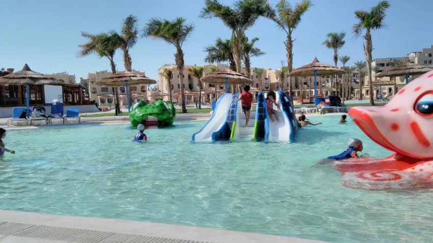 ROYAL LAGOONS RESORT & AQUA PARK  4*-16