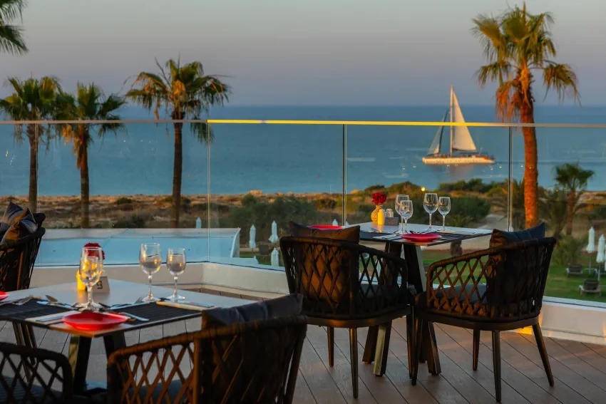 Leonardo Crystal Cove Hotel And Spa By The Sea 4*-13